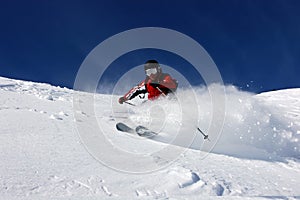 Skiing Powder img