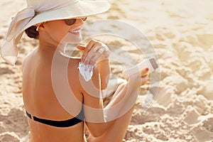 Skin and Body Care. Beautiful Woman in Bikini Applying Sun Cream on Tanned  Shoulder. Sun Protection