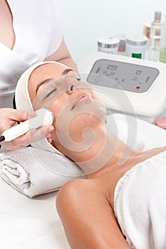 Skin rejuvenating treatment at beauty parlour