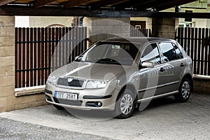 Skoda Fabia 1st generation car parked under pergola