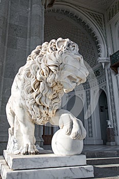 Skulptura a lion in Vorontsov Palace in Alupka