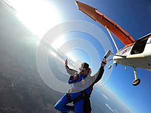 Sky dive tandem friends at the sunset