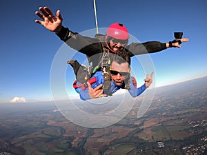 Sky dive tandem friends at the sunset