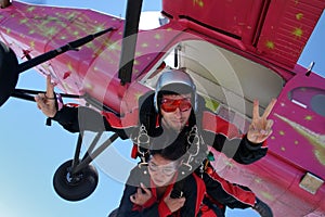 Sky diving tandem red color