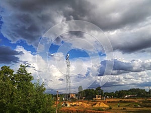 The sky looks stormy befor rain.