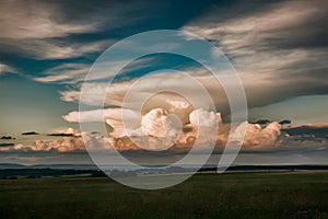 Sky vista wallpaper features sky with clouds in dynamic formation