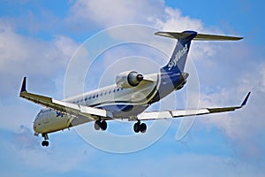 SkyWest Airlines Bombardier CRJ-700 On Final Approach