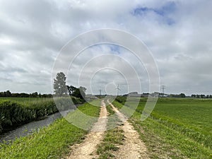 Slachtedyke path towards Achlum