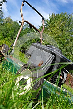 Slanted lawn mower