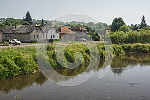 Obec Slatinka s řekou Slatina