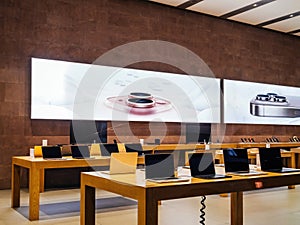 Sleek Apple Store Display