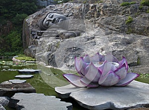Sleeping buddha statue