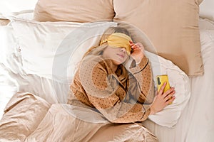 Sleeping with smartphone after waking