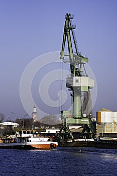 Slewing crane port