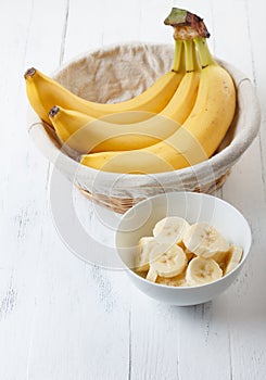 Sliced banana in bowl