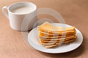Sliced crispy bread in white ceramic dish.