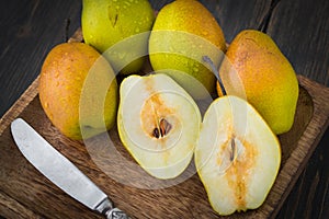 Sliced pears of different ripeness