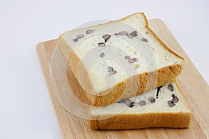 The sliced red bean bread (2)