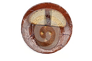 sliced rye bread on a plate