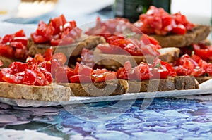 Sliced seasoned tomato on bread