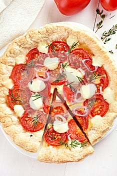Sliced tomatoes pie