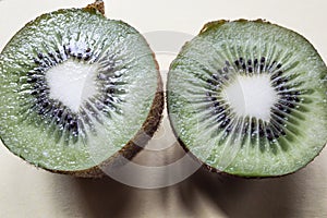 Sliced â€‹â€‹sweet vitamin-rich kiwi