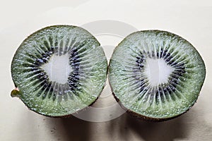 Sliced â€‹â€‹sweet vitamin-rich kiwi