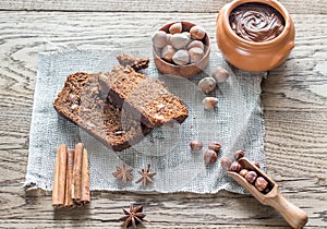 Slices of banana-chocolate bread with chocolate cream