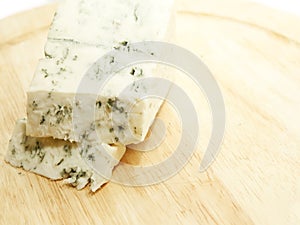 Slices dor blue cheese on wooden desk