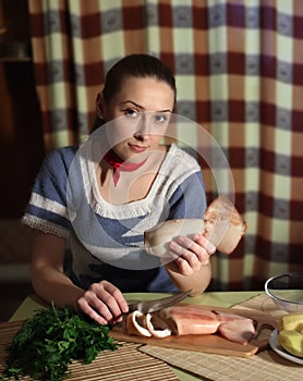 Slicing of boiled calamar