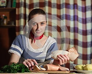 Slicing of boiled calamar