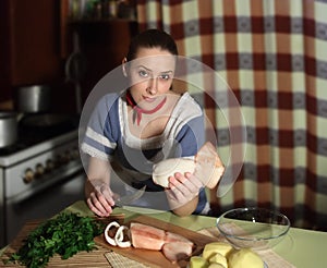 Slicing of boiled calamar