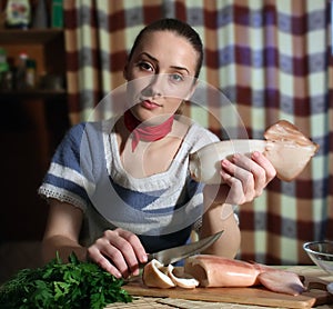 Slicing of boiled calamar