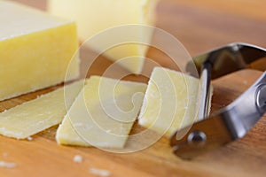 Slicing cheese
