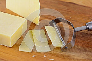 Slicing cheese