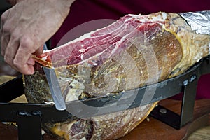 Slicing ham or prosciutto
