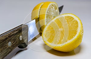 Slicing lemon