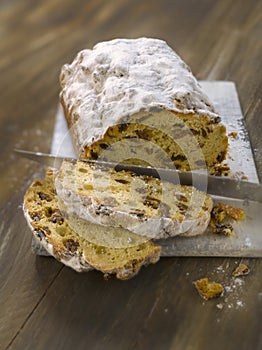 Slicing Stollen