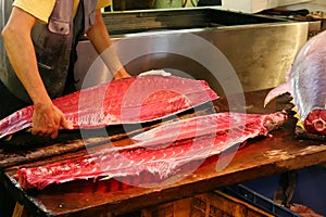 Slicing yellow-fin Tuna in Tsukiji fish market