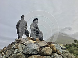 Sligachan Old Bridge collie and mackenzie statue in mountains, in Isle of Skye, Scotland