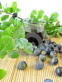 Sloe fruits liquor