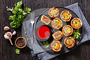 Sloppy joe cups on black plate, top view