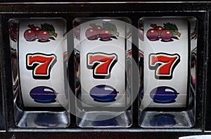 Slot machine and jackpot