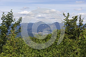 Letné slovenské pohorie Veľká Fatra, Veľká Fatra, vrchy Nová Hoľa 1361 m a Zvolen 1403 m, pohľady z nich, Slovensko