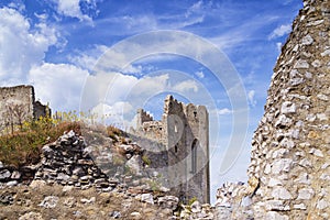 Slovensko krásny výhľad na zrúcaninu hradu Beckov.Slovensko Hrad Beckov - panoráma