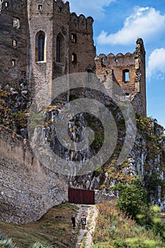 Slovensko krásny výhľad na zrúcaninu hradu Beckov.Slovensko Hrad Beckov - panoráma