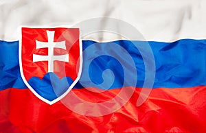 Slovenská státní vlajka s vlající látkou