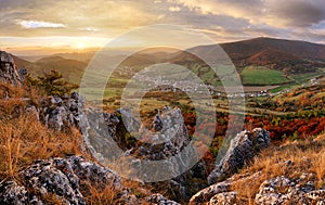 Slovensko venkov - Letní horské panorama - Pěkná vesnička O