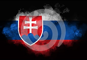 Slovenská vlajka provedená z barevného kouře na černém pozadí. Abstraktní symbol