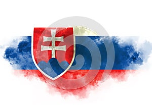 Slovenská vlajka provedená z barevného kouře na bílém pozadí. Abstraktní symbol